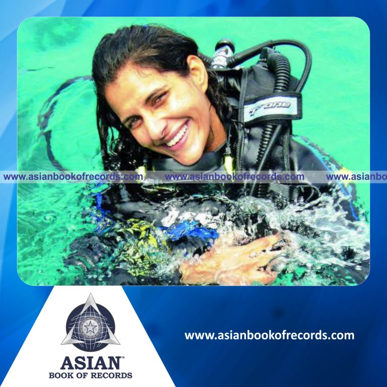 First Women Diver to Unfurl Indian National Flag Underwater