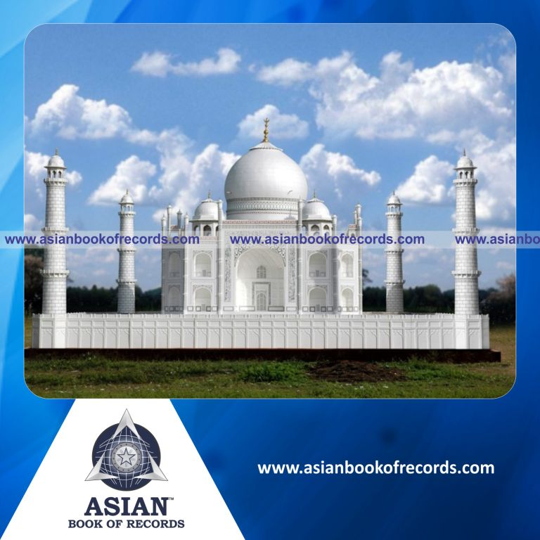 Largest Movable Replica of Tajmahal